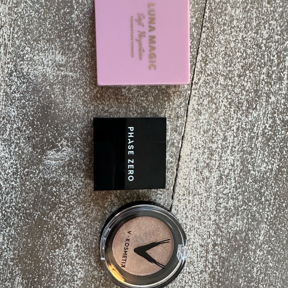 Very nice 3 pack of powder makeups